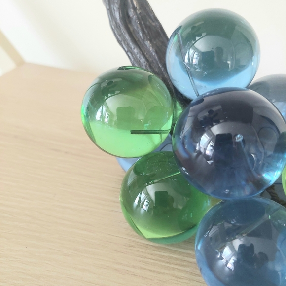 Rare MCM- Vintage Large Cluster Of Blue & Green Lucite Grapes! 8.5" - Picture 7 of 8